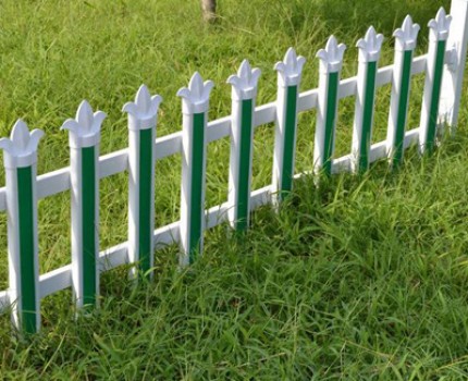 绿地PVC护栏